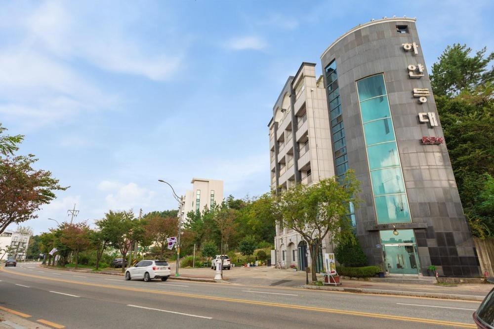 Sokcho White Lighthouse Pension Exteriör bild